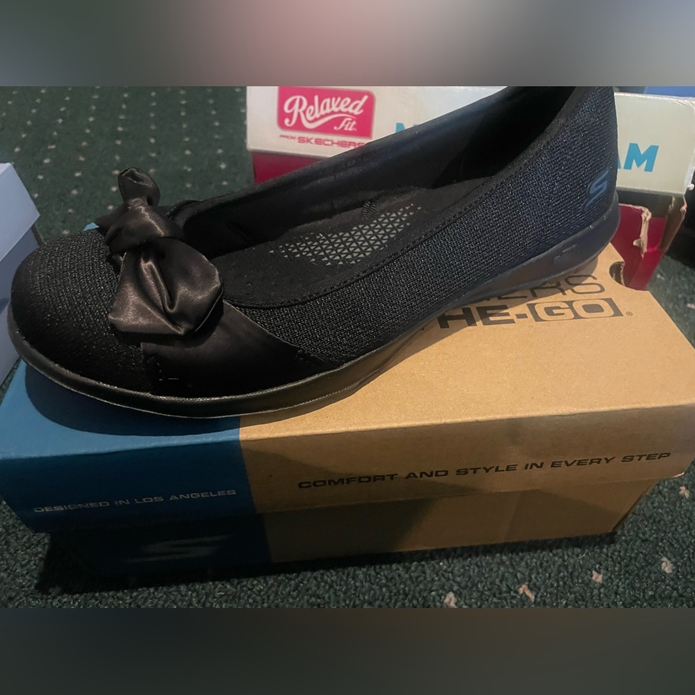 Brand new shoes. Size 8z Skechers.